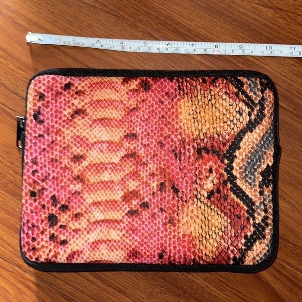 Snake print black tech iPad case tablet small neoprene padded zip Cynthia rowley - Picture 6 of 7